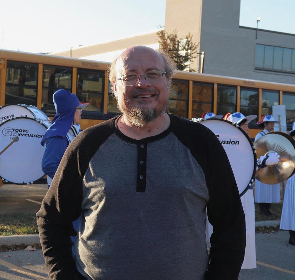 Endru uživa u muzici Tian Guo.