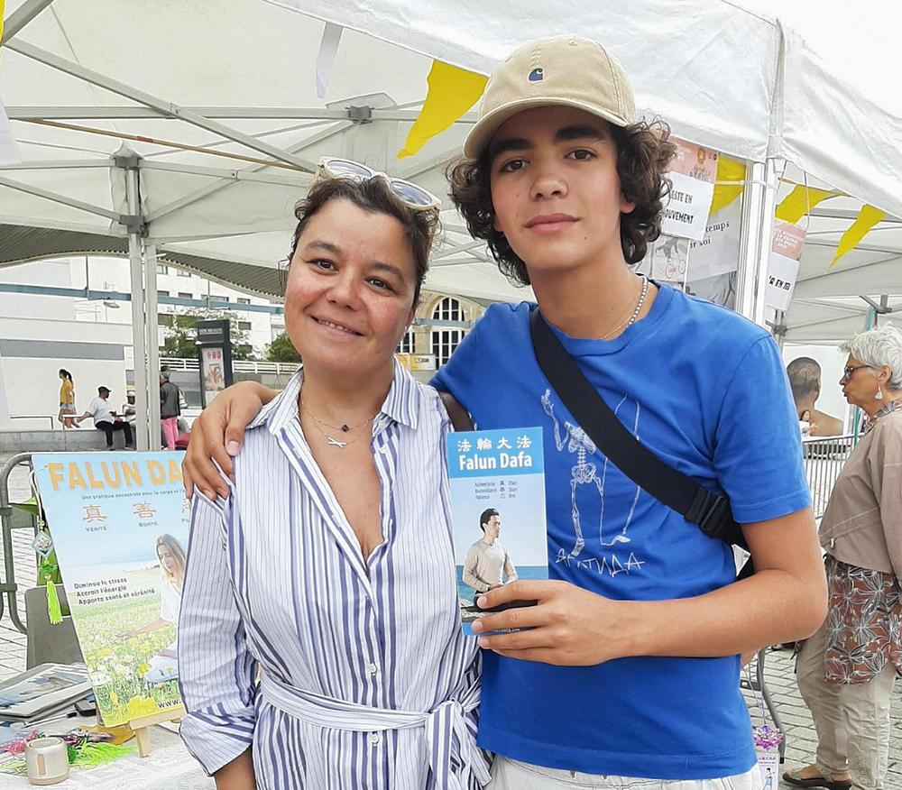 Poslovna menadžerka gđa Rodiguez i njen sin se slažu sa principima Istinitosti-Dobrodušnosti-Tolerancije.