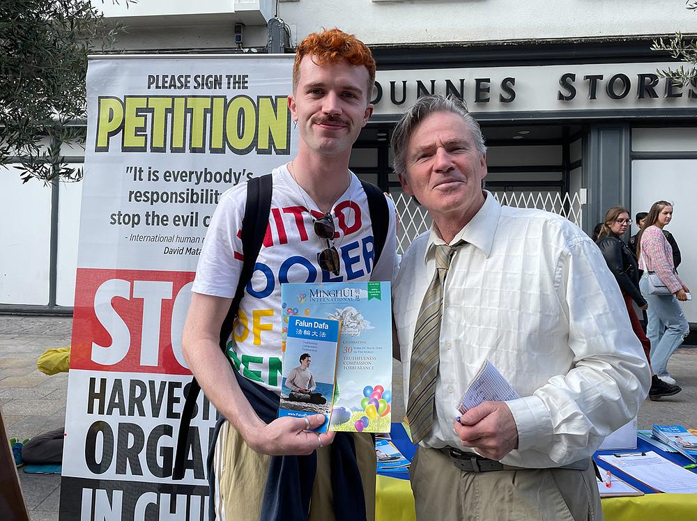 dr. Stephen (lijevo)