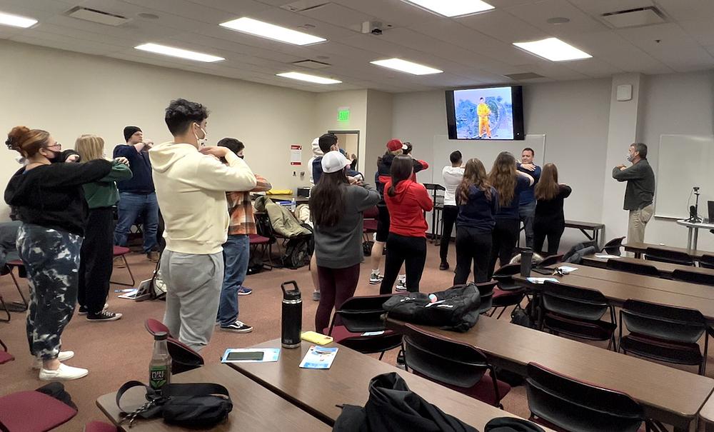 Profesor Huey i njegovi učenici su naučili vježbe 22. februara 2022. godine.