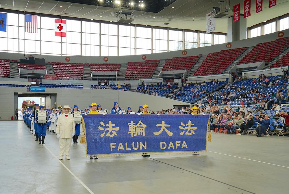 Tian Guo marširajući orkestar je učestvovao na Velikoj cvjetnoj paradi tokom Festivala ruža u Portlandu 11. juna 2022. godine.