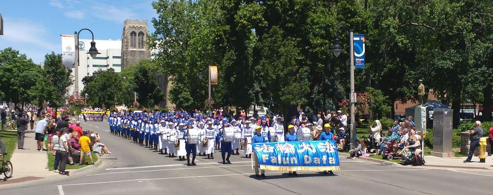 Tian Guo Marching Band je učestvovao na paradi u povodu „Oshawa Fiesta Dana“ 19. juna 2022. godine