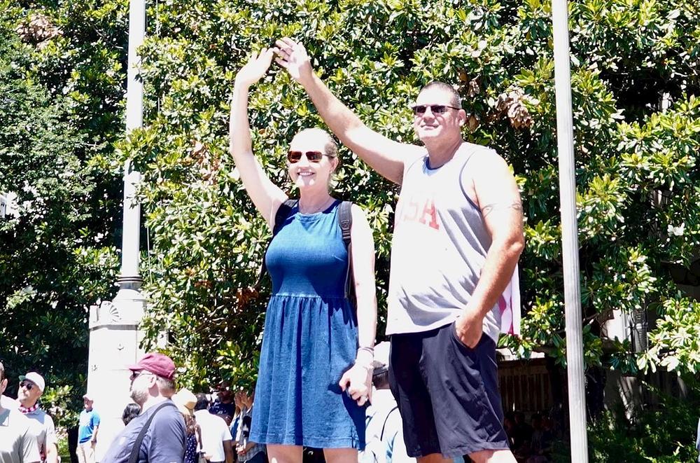 Yvette, iskusna američka vojna časnica, i njezin prijatelj došli su s Floride gledati paradu u Washingtonu DC