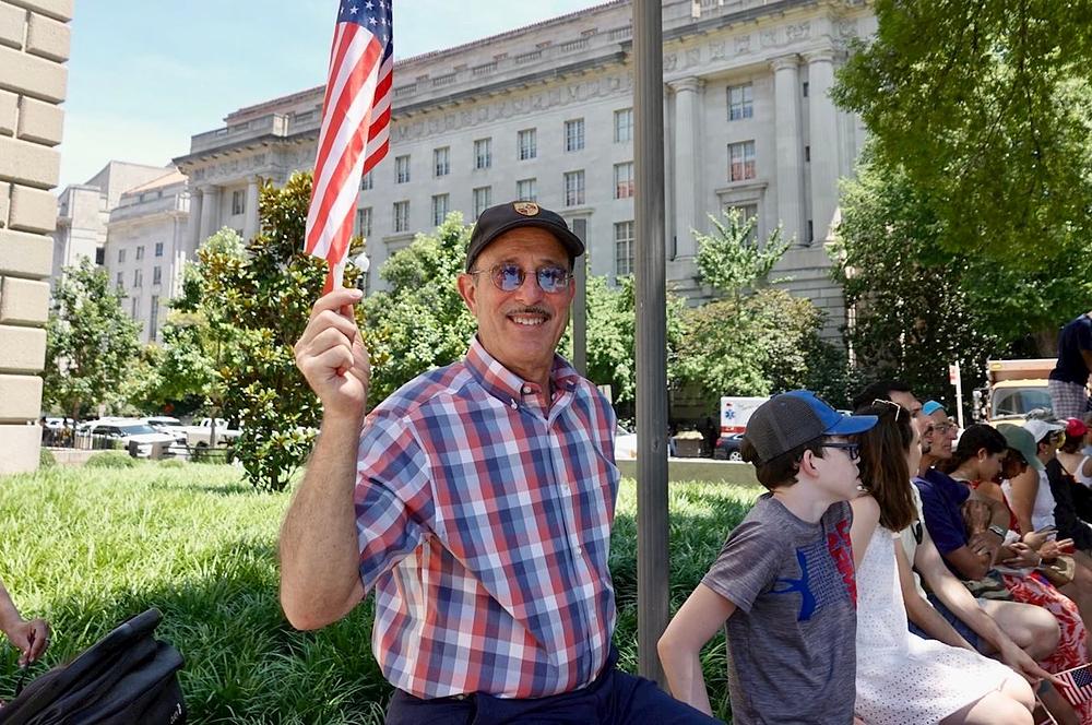 Stephen Krisman, liječnik interne medicine iz Sjeverne Karoline, rekao je da je bio oduševljen vidjeti praktikante u povorci.