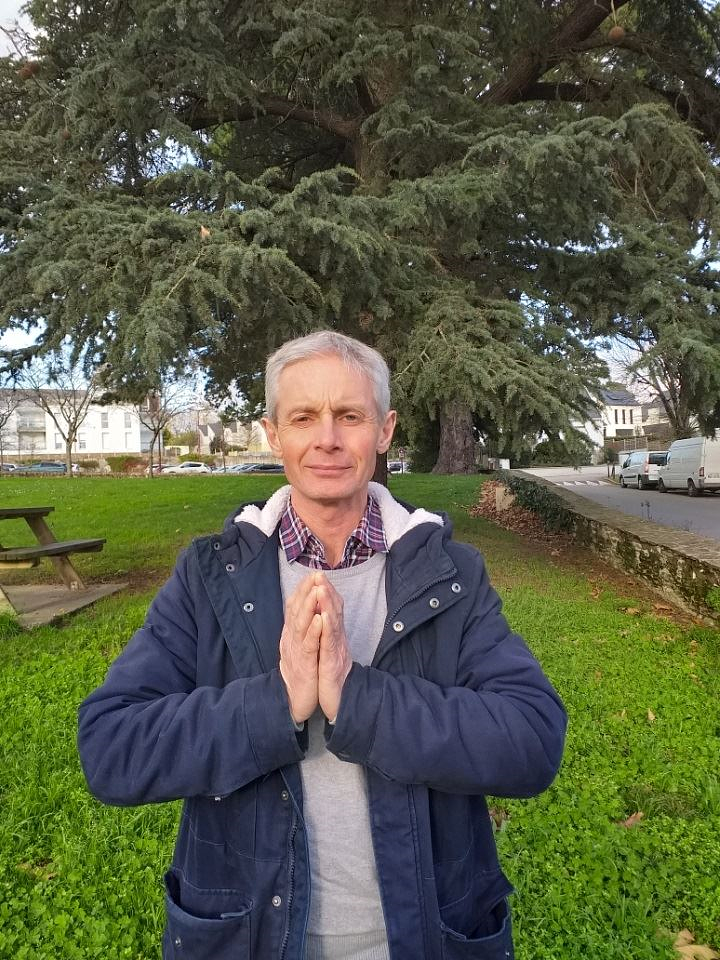  Sebastijen je zahvalio učitelju Liju što mu je dao priliku da praktikuje Falun Dafu.