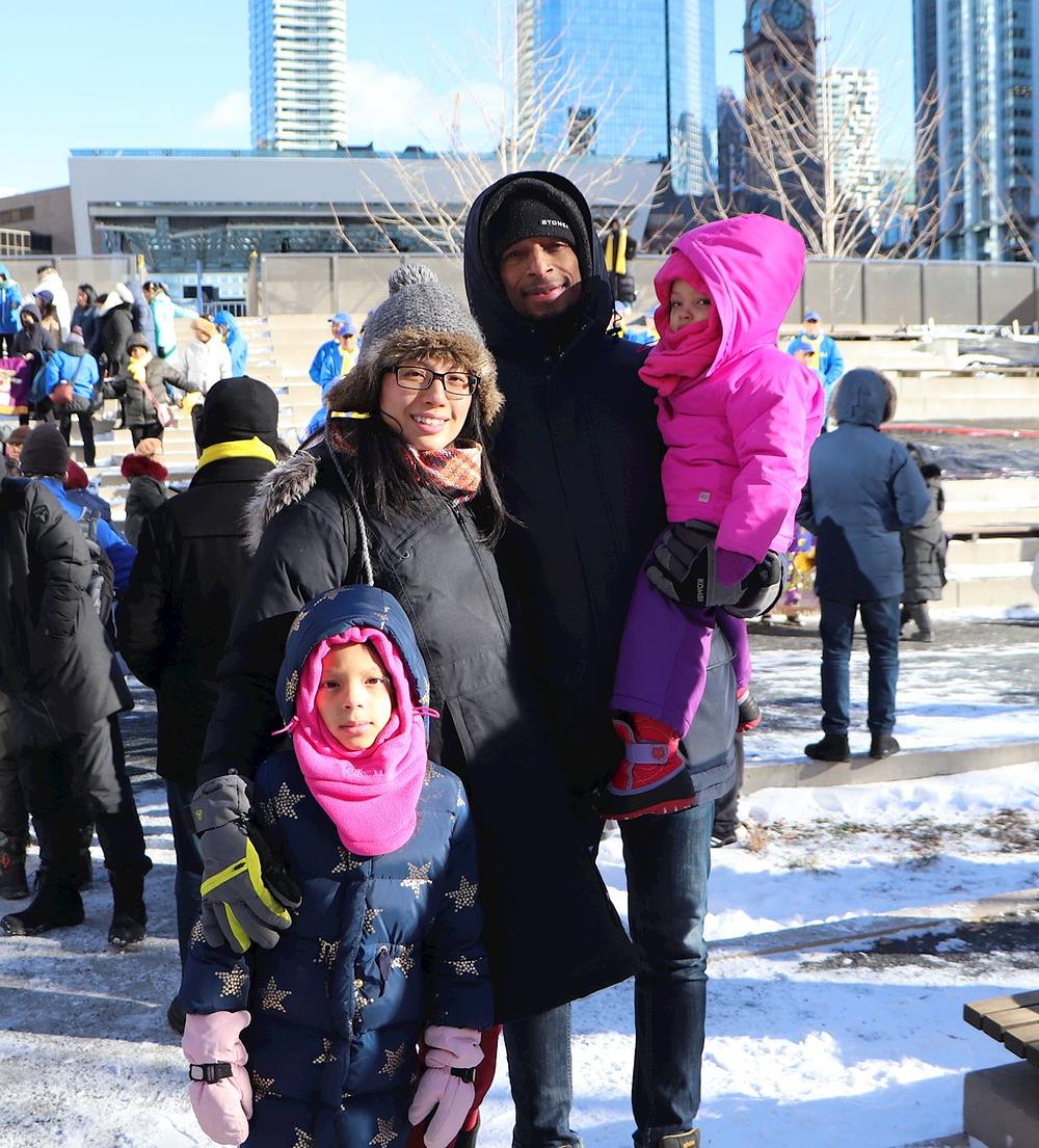 Kacey i njegova obitelj su zahvalni Učitelju Liju za predstavljanje Falun Dafe.