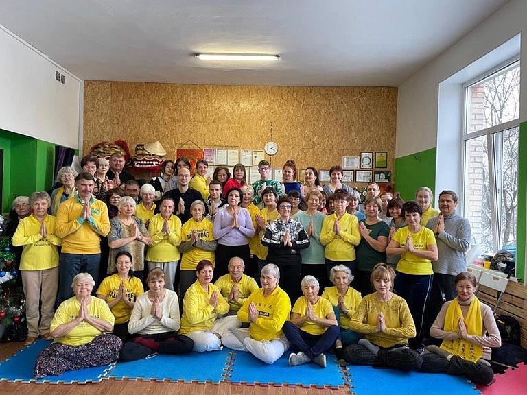  Praktikanti su se sastali 5-7. januara 2023. radi učenja Fa i razmene iskustava. Učitelju Liju žele srećnu kinesku novu godinu!