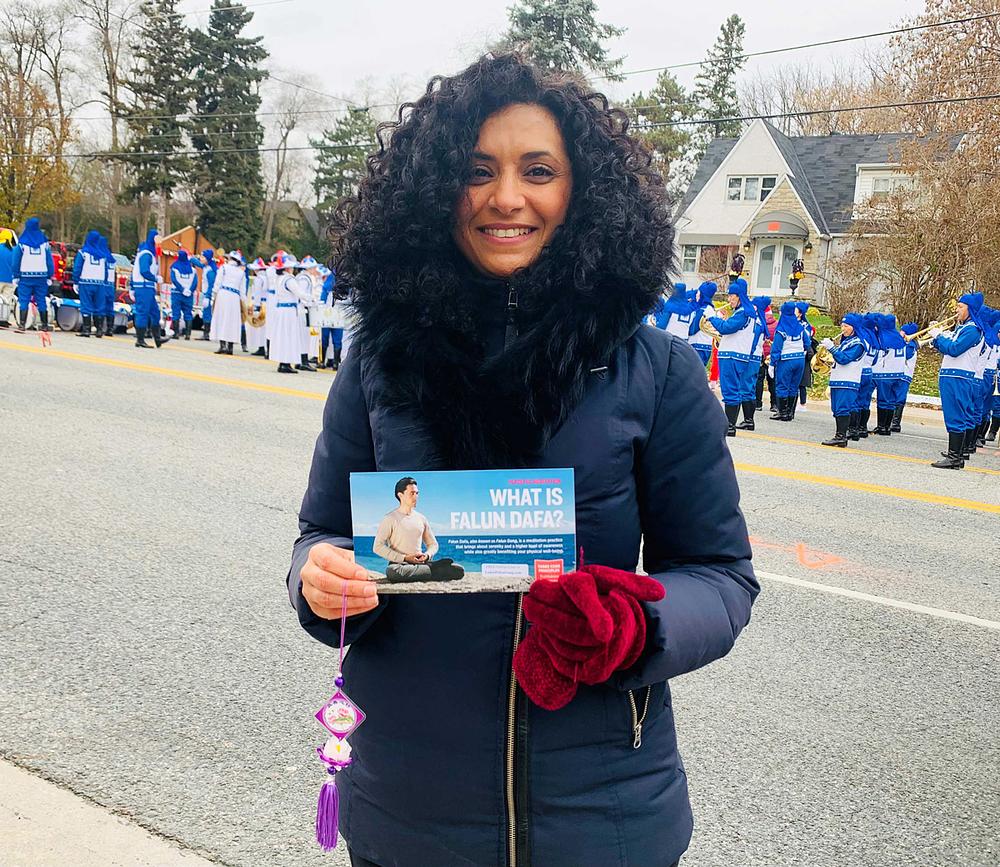 Marian je uživala u muzici Tian Guo Marching Banda dok su uvježbavali prije parade. 