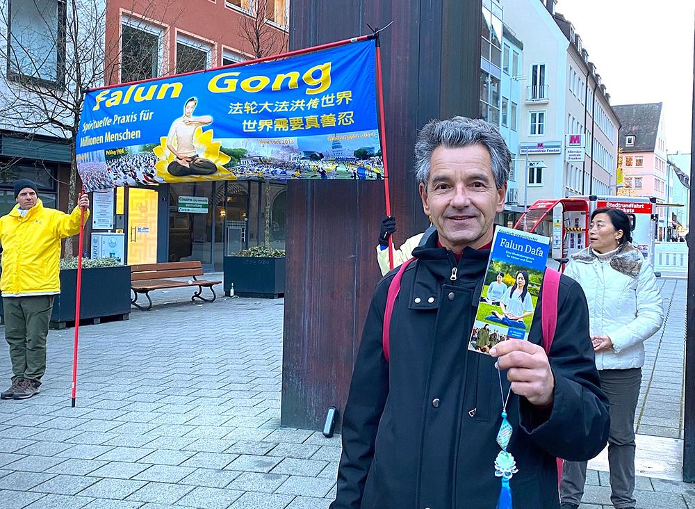  Thomas Blumel, industrijski dizajner, iskazao je podršku za okončanje progona Falun Dafe.
