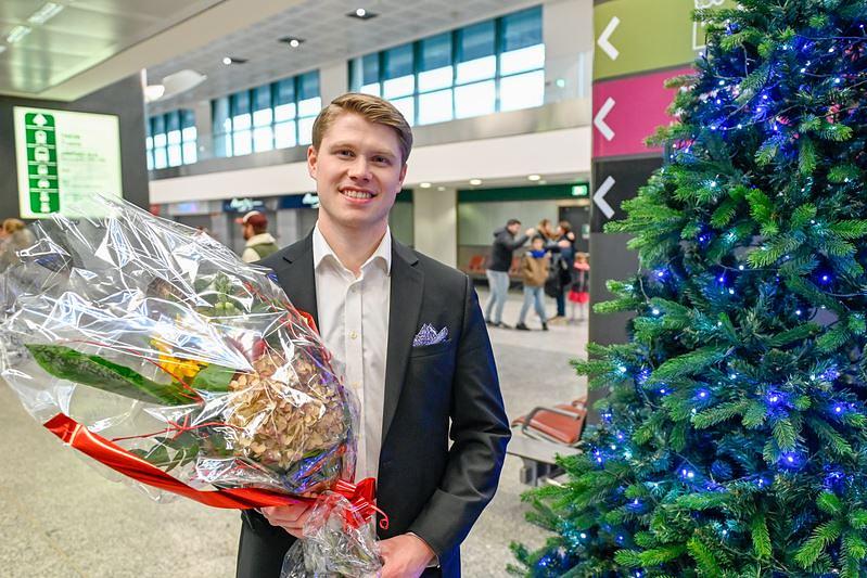 Voditelj John Perry (The Epoch Times)