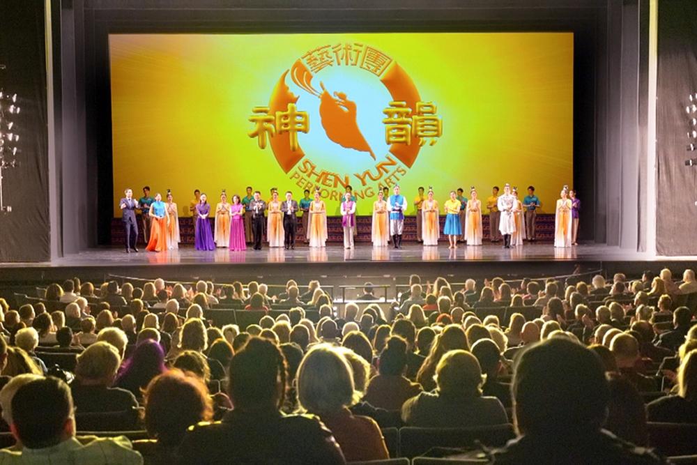 Shen Yun New Era Company u Pioneer Centru za scenske umjetnosti u Renu, Nevada, 7. februara. Trupa je izvela dva nastupa u Renu 7. i 8. februara. (NTD Televizija)