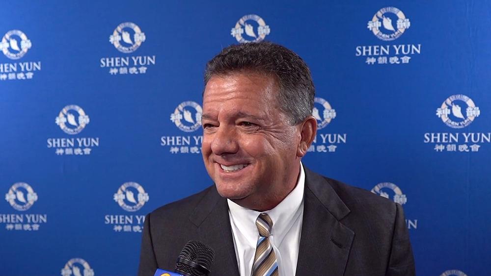 Robert Brillante, menadžer kablovske televizije i izvršni direktor, na predstavi Shen Yuna u Mobileu, Alabama, 7. februara (NTD Television)