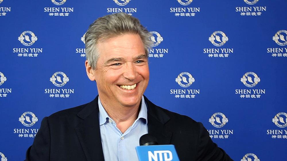 Andreas Gnesda, izvršni direktor bečke kompanije Teamgnesda, na nastupu Shen Yuna u Salzburgu, u Austriji, 12. februara (NTD Televizija)