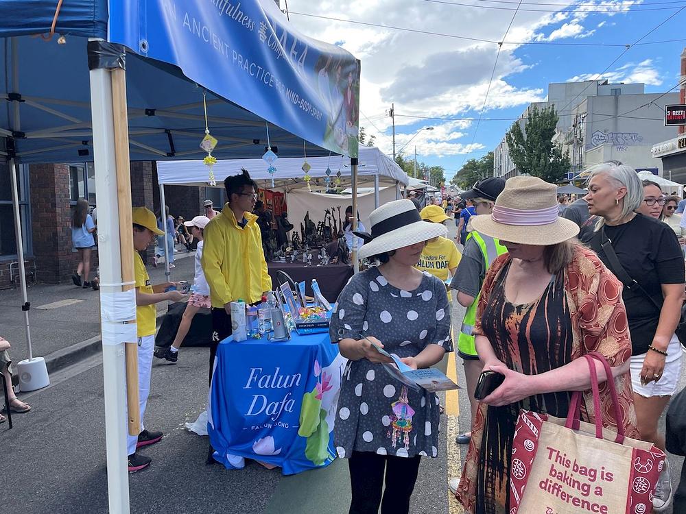 Praktikanti su u nedjelju 5. marta 2023. godine učestvovali na godišnjem Glenferrie festivalu i predstavili Falun Dafa javnosti.