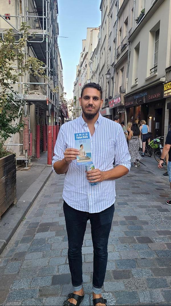 Jedan je čovjek izrazio podršku Falun Dafa nakon što je saznao za progon u Kini.