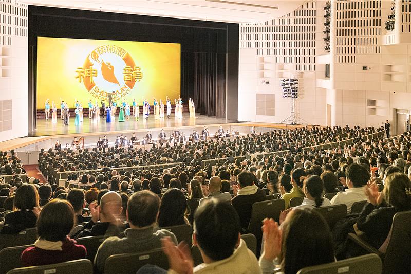 Shen Yun New York Company nastupila je 6. januara u prepunoj kući u Omiya Sonic City u Saitami, Japan. (The Epoch Times)