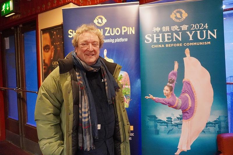 Redatelj John Peter Kinkead na predstavi Shen Yun u Oksfordu 6. januara (The Epoch Times)