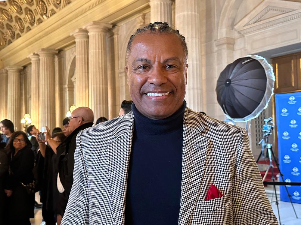 Eric Roul, vlasnik firme, na predstavi Shen Yun u San Franciscu 7. januara (Minghui.org)