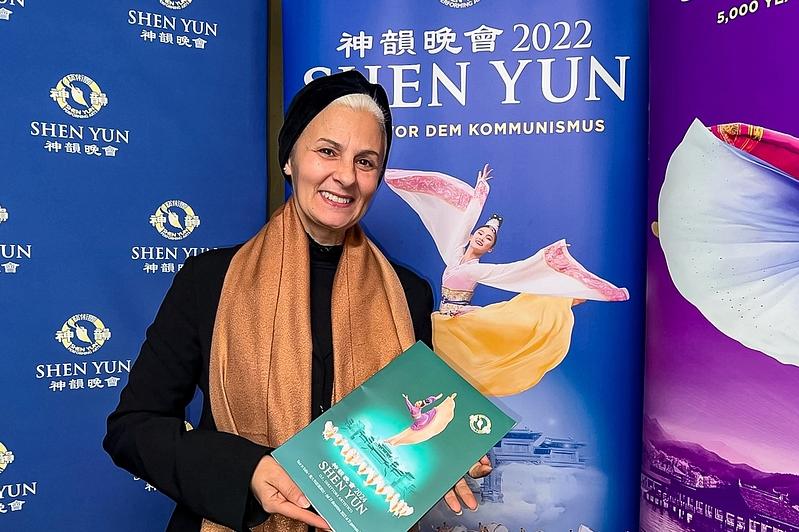 Luana Fanni, profesionalna plesačica, na predstavi Shen Yun u Cagliariju 3. januara uvečer (The Epoch Times)