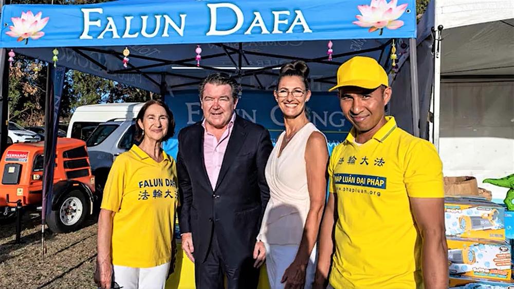 Senator Din Smit je razgovarao sa praktikantima.