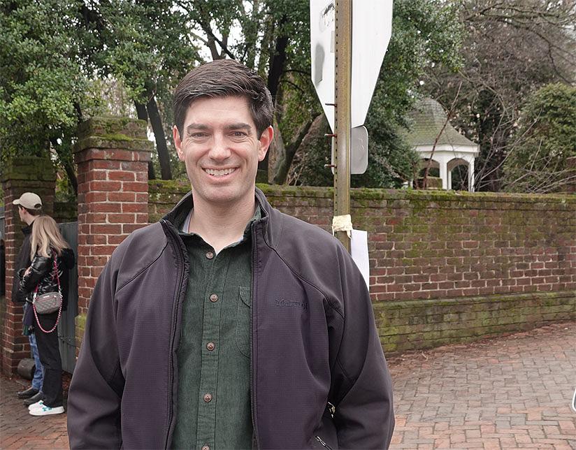 Mikeu je bilo drago vidjeti Falun Dafa praktikante u paradi.