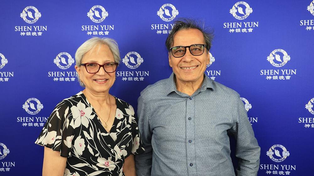 Nagrađivana režiserka Anita Barar (lijevo) na predstavi Shen Yun u Bendigu 3. marta (NTD Televizija)