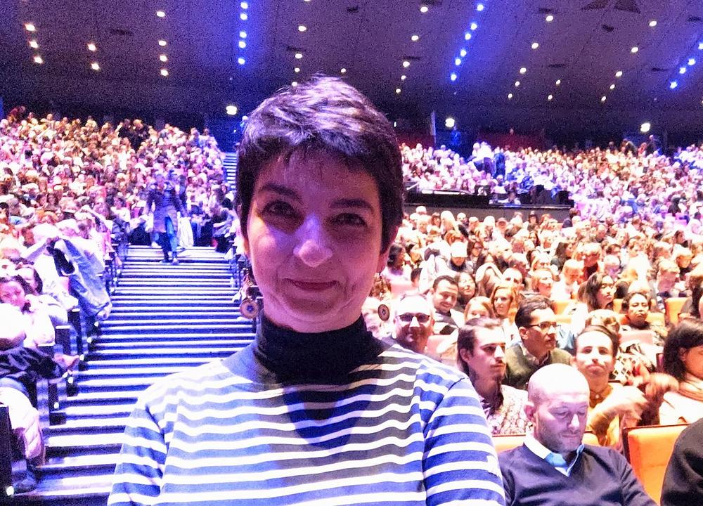 Genevieve Ravinale, pisac i predavač filozofije i književnosti, na Shen Yun predstavi u Parizu 29. februara (Minghui.org)