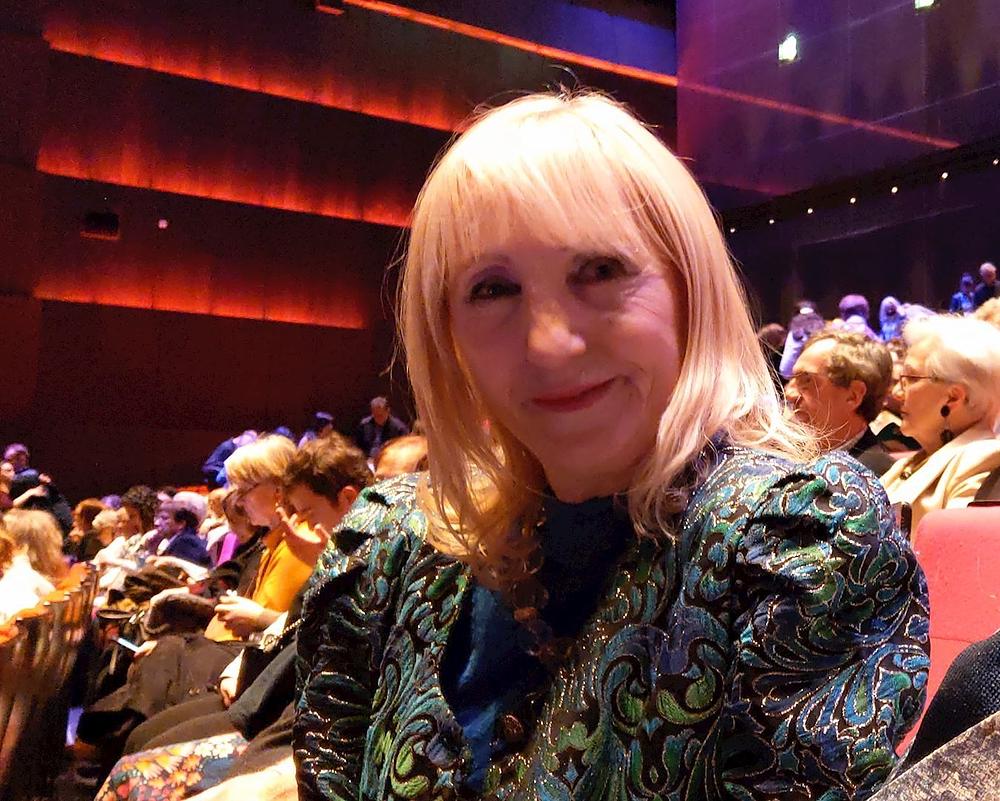 S.T., savjetnica za karijeru u međunarodnoj organizaciji, na Shen Yun predstavi u Parizu 2. marta (Minghui.org)