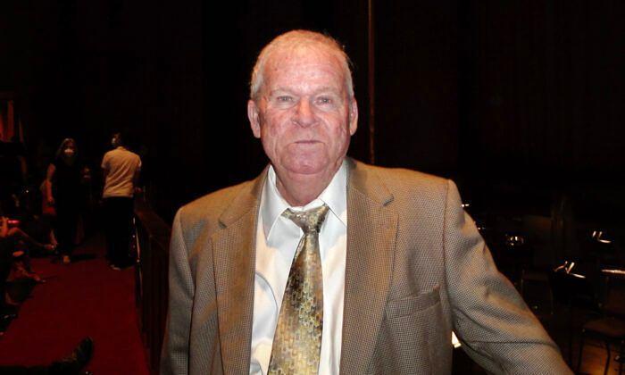 John Terry Kulisek, penzionisani šef policije iz Newburgha u New Yorku, je uživao u predstavi Shen Yuna u Houstonskom pozorištu Wortham Brown Center , 18. septembra 2021. godine.